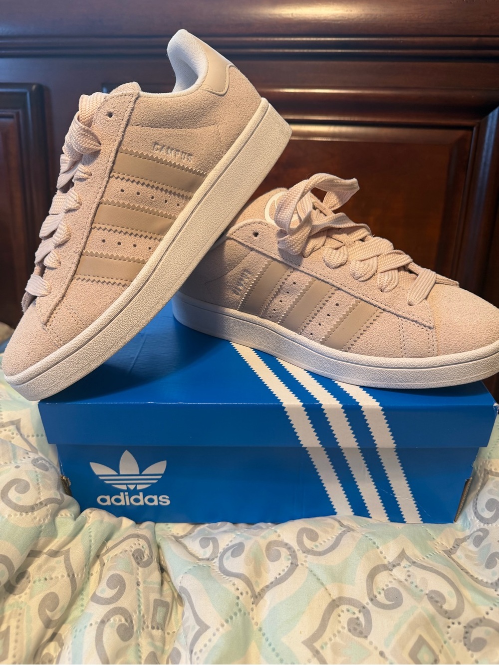 Women 9.5 Adidas with box. Beige-pale pink EXCELLENT Condition